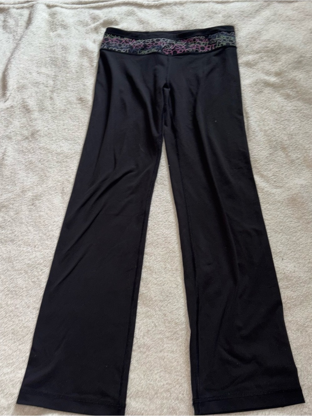 Victoria's Secret 2012 straight leg athletic leggings women’s size small short